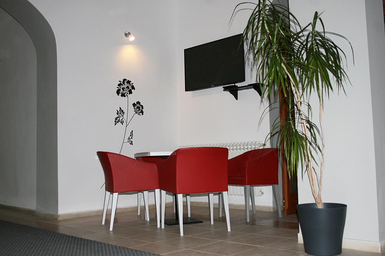 Hotel Park Drniš Exteriör bild