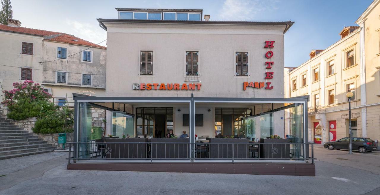 Hotel Park Drniš Exteriör bild
