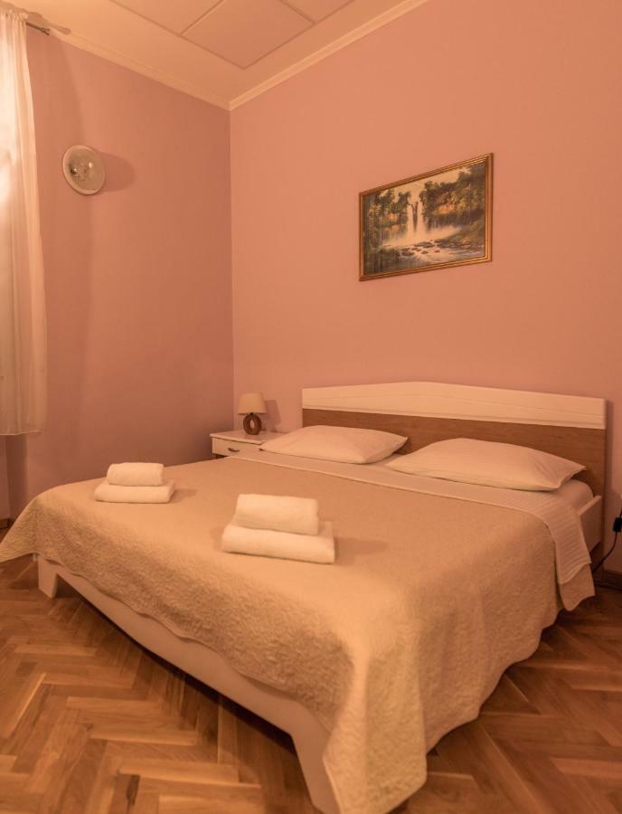 Hotel Park Drniš Exteriör bild