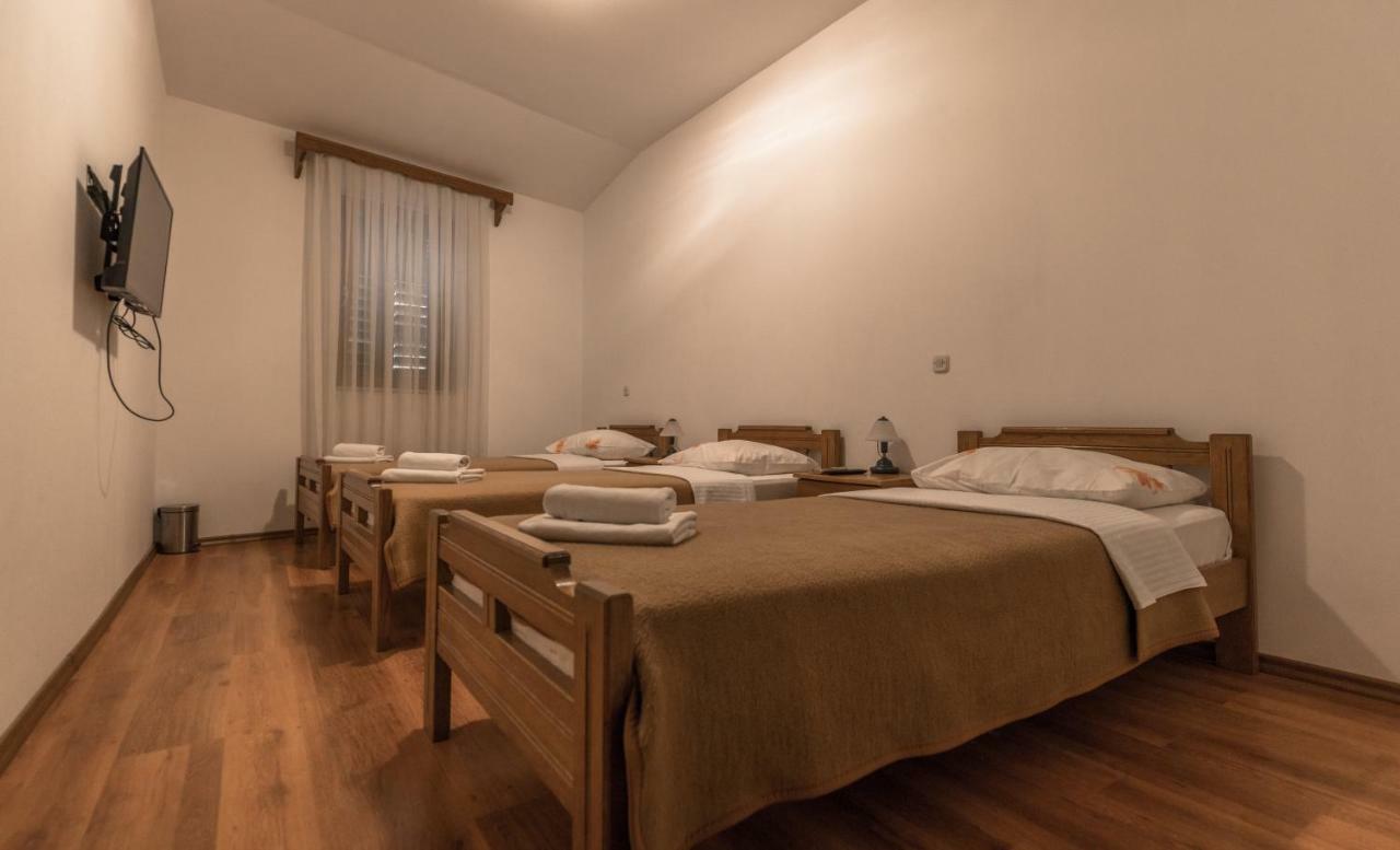 Hotel Park Drniš Exteriör bild